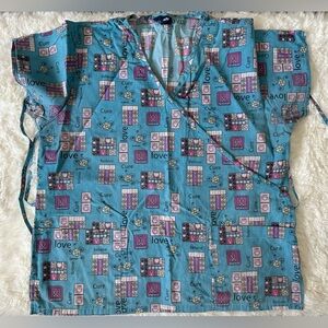 Scrub top with pockets